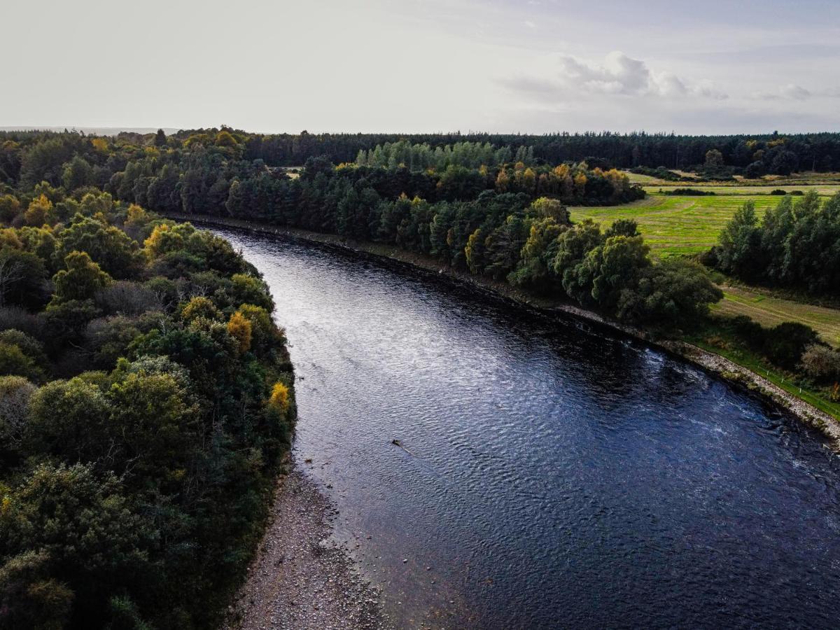 The Farmhouse, 6 Bed Property, Holiday home Forres